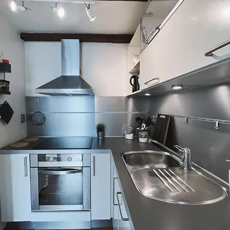 With Loft & Window Balcony, Free Parking アパート