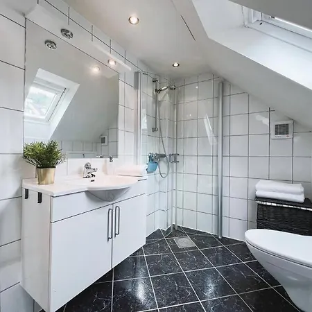 With Loft & Window Balcony, Free Parking * Bergen