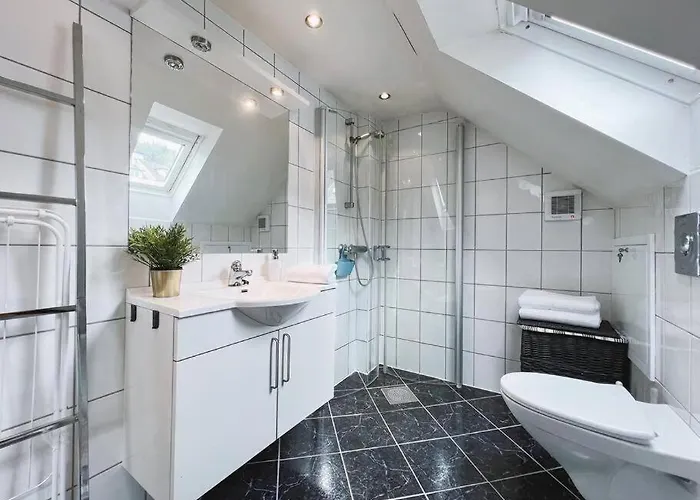 With Loft & Window Balcony, Free Parking * Bergen